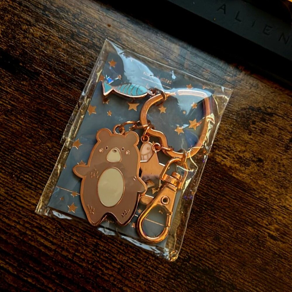 Simply Gilded Keyfob - Bear w/Fishes - never used from 2018 !